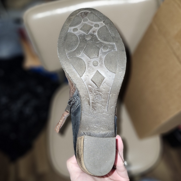 MJUS Colorblock Leather Heeled Boots Size 40 - Picture 9 of 9